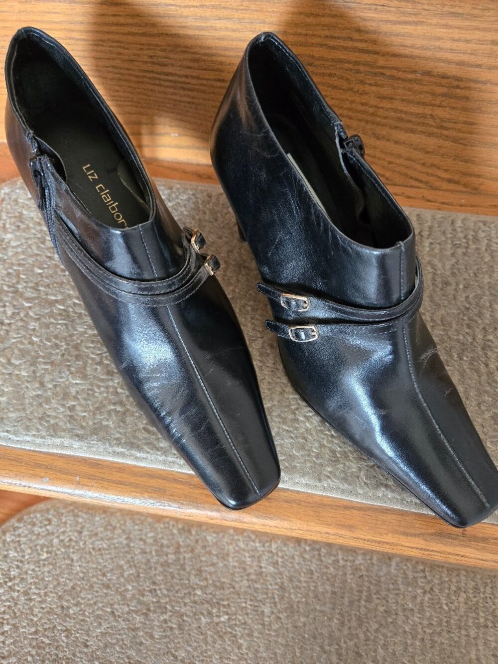 NWOT Liz Claiborne 7.5 leather upper heels